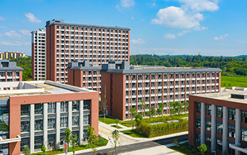 �¶���У԰����