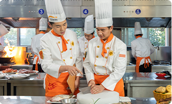 �ɶ��¶���ѧУ���˽�ѧ������2��ͼ