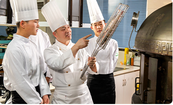 �ɶ��¶���ѧУ���˽�ѧ������7��ͼ