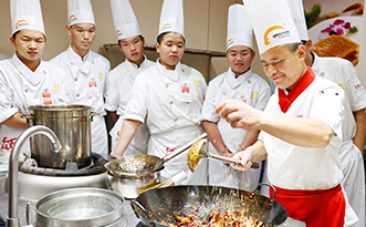 �¶������ڳ�ʦ��ѵ