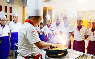 �¶������ڳ�ʦ��ѵ